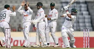 প্রথম টেস্টের দ্বিতীয় দিনে পাকিস্তানের ব্যাটে আশার আলো!